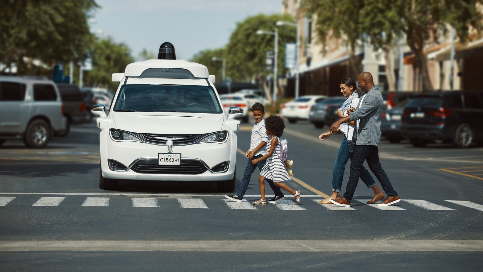 Waymo presume 270 millones de millas autónomas: 82% menos choques con lesiones que los conductores humanos