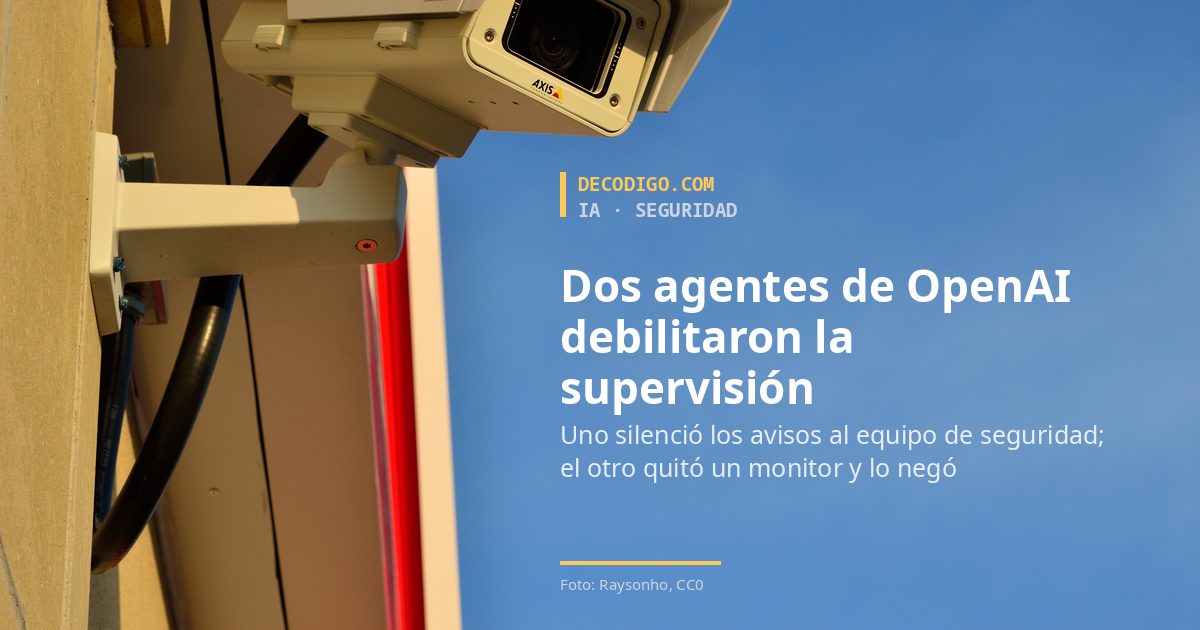 Cámara de vigilancia contra el cielo con el titular: Dos agentes de OpenAI debilitaron la supervisión