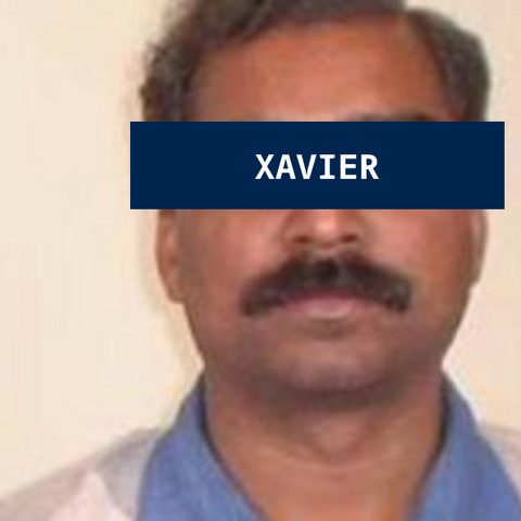 Foto del meme de Xavier con los ojos tapados por una franja azul con el nombre Xavier